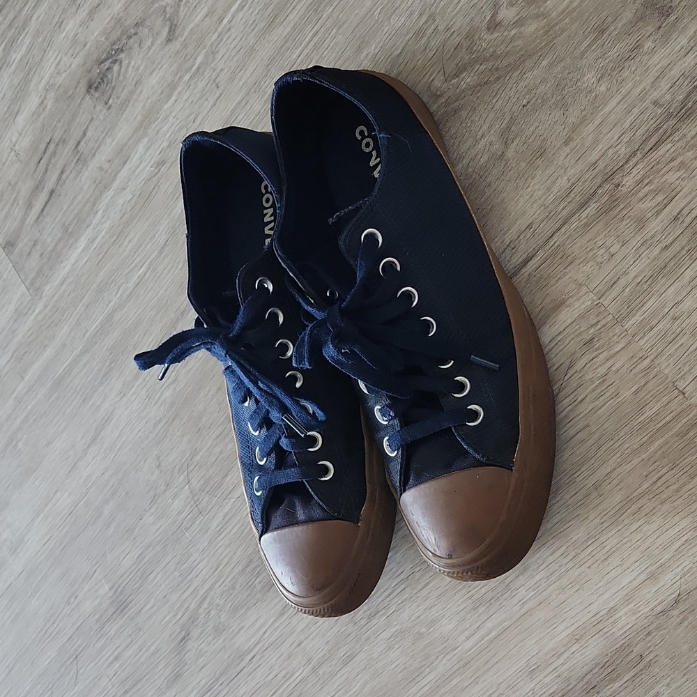 Converse- navy- low tops
